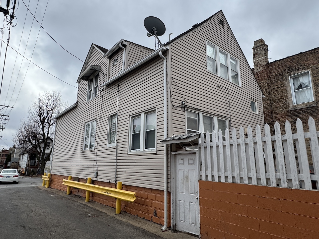 2814 W Fletcher Street