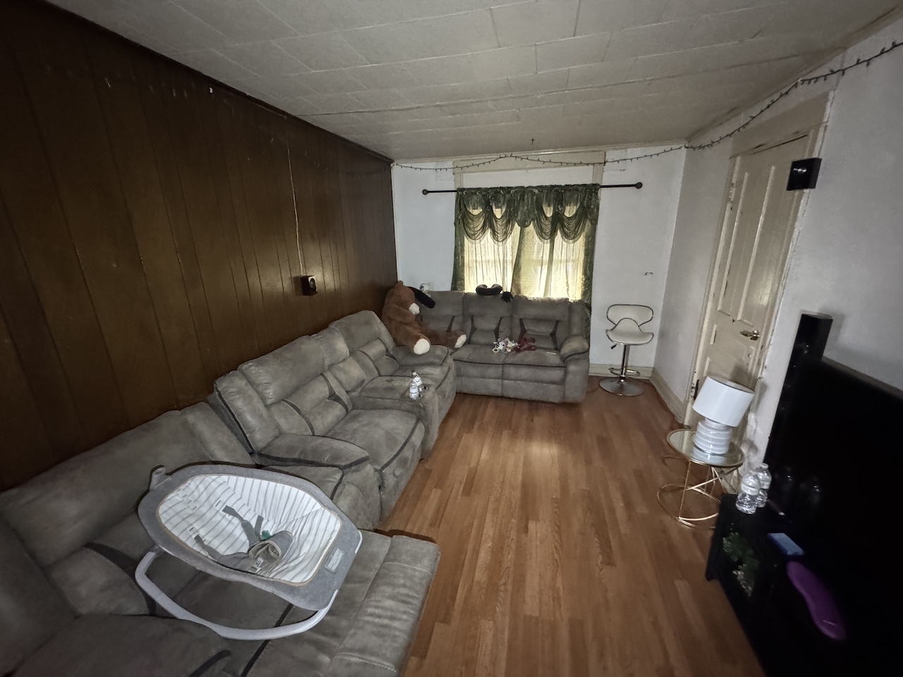 2814 W Fletcher Street