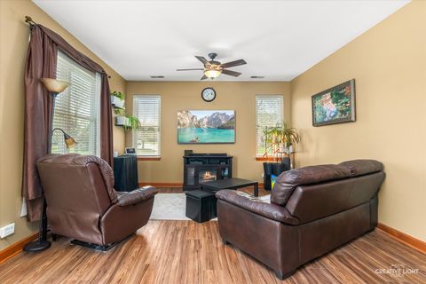 Tiny photo for 407 Bluegrass Parkway, Oswego, IL 60543 (MLS # 12622245)