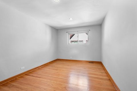 Tiny photo for 249 S VINE Avenue #B, Park Ridge, IL 60068 (MLS # 12497382)
