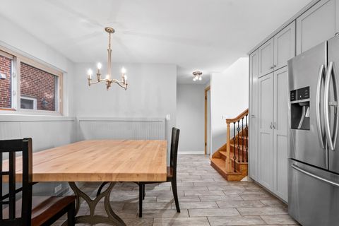 Tiny photo for 249 S VINE Avenue #B, Park Ridge, IL 60068 (MLS # 12497382)