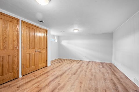 Tiny photo for 249 S VINE Avenue #B, Park Ridge, IL 60068 (MLS # 12497382)