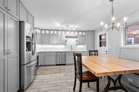 Tiny photo for 249 S VINE Avenue #B, Park Ridge, IL 60068 (MLS # 12497382)