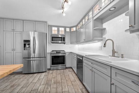 Tiny photo for 249 S VINE Avenue #B, Park Ridge, IL 60068 (MLS # 12497382)