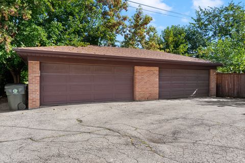 Tiny photo for 249 S VINE Avenue #B, Park Ridge, IL 60068 (MLS # 12497382)