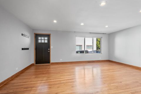 Tiny photo for 249 S VINE Avenue #B, Park Ridge, IL 60068 (MLS # 12497382)