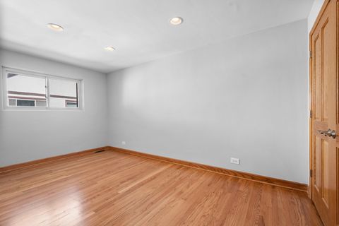 Tiny photo for 249 S VINE Avenue #B, Park Ridge, IL 60068 (MLS # 12497382)