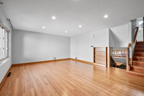 Tiny photo for 249 S VINE Avenue #B, Park Ridge, IL 60068 (MLS # 12497382)