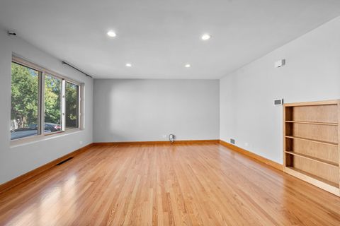 Tiny photo for 249 S VINE Avenue #B, Park Ridge, IL 60068 (MLS # 12497382)
