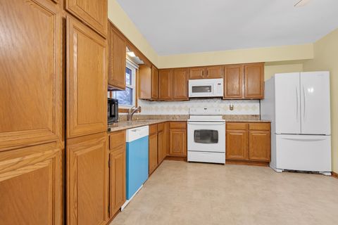 Tiny photo for 922 COVENTRY Lane, Crystal Lake, IL 60014 (MLS # 12585394)