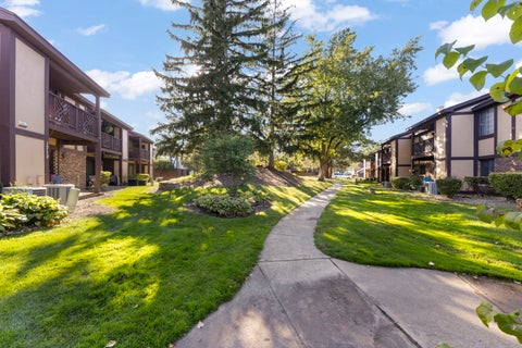 Tiny photo for 1712 Lakecliffe Drive #D, Wheaton, IL 60189 (MLS # 12782777)