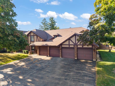 Tiny photo for 1712 Lakecliffe Drive #D, Wheaton, IL 60189 (MLS # 12782777)