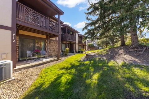 Tiny photo for 1712 Lakecliffe Drive #D, Wheaton, IL 60189 (MLS # 12782777)