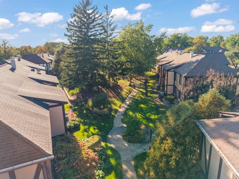 Tiny photo for 1712 Lakecliffe Drive #D, Wheaton, IL 60189 (MLS # 12782777)