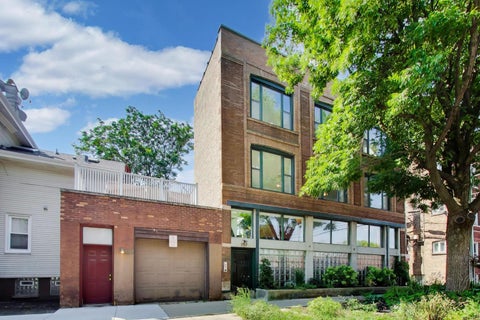 Photo of 1757 W Sunnyside Avenue #A, Chicago, IL 60640 (MLS # 12732237)