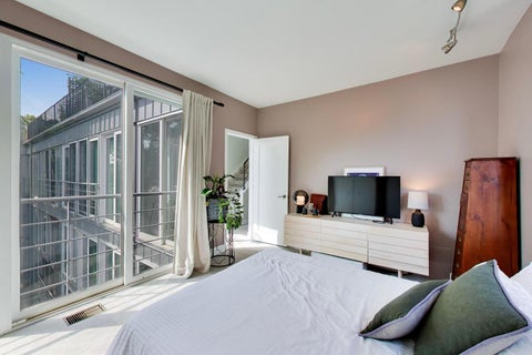 Tiny photo for 1757 W Sunnyside Avenue #A, Chicago, IL 60640 (MLS # 12732237)