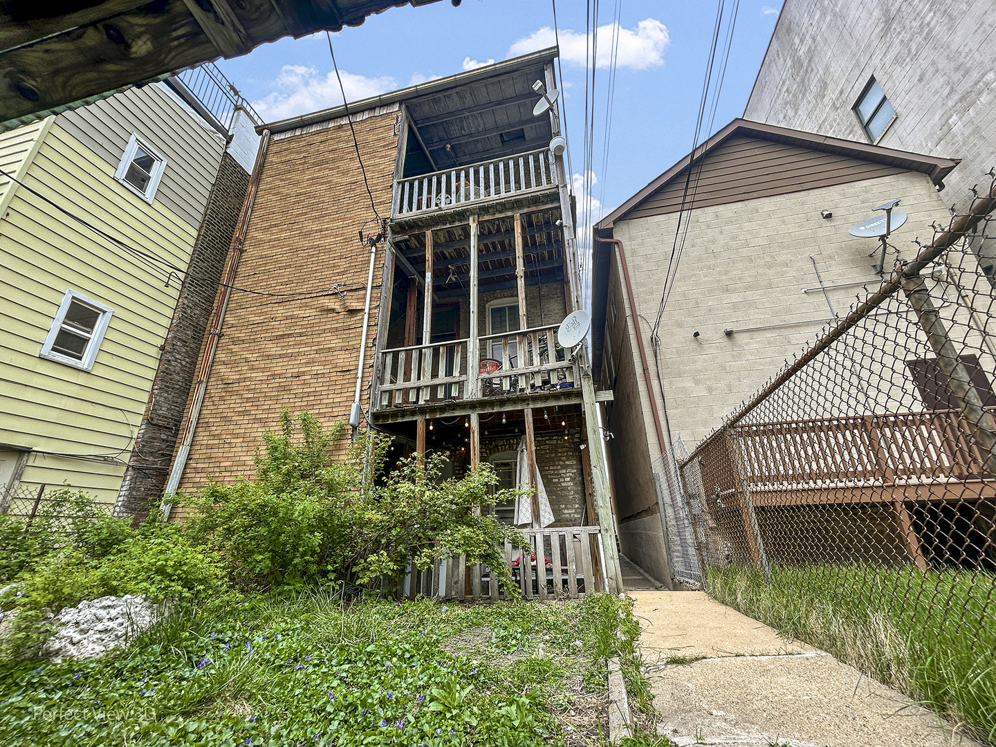 1633 W North Avenue