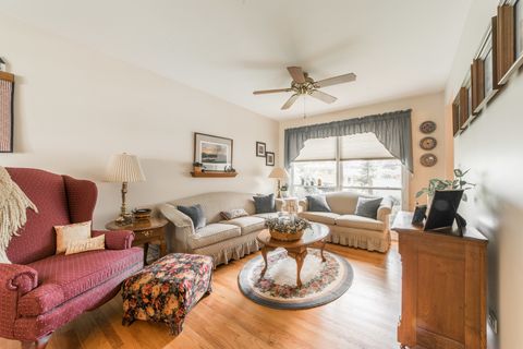 Tiny photo for 731 Hawthorne Circle, Lombard, IL 60148 (MLS # 12585756)