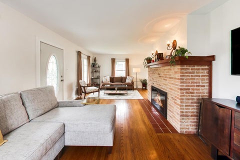 Tiny photo for 124 E Grantley Avenue, Elmhurst, IL 60126 (MLS # 12704527)
