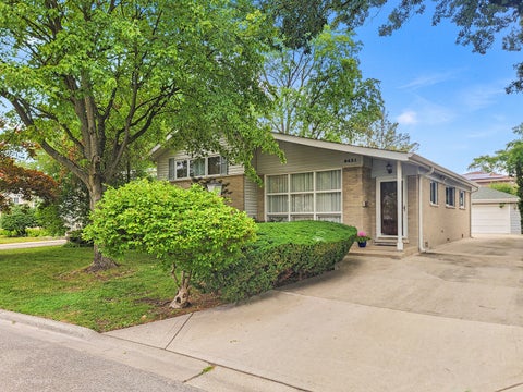 Photo of 9431 Karlov Avenue, Skokie, IL 60076 (MLS # 12716876)