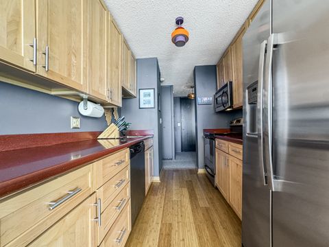 Tiny photo for 3150 N Sheridan Road #10B, Chicago, IL 60657 (MLS # 12457826)