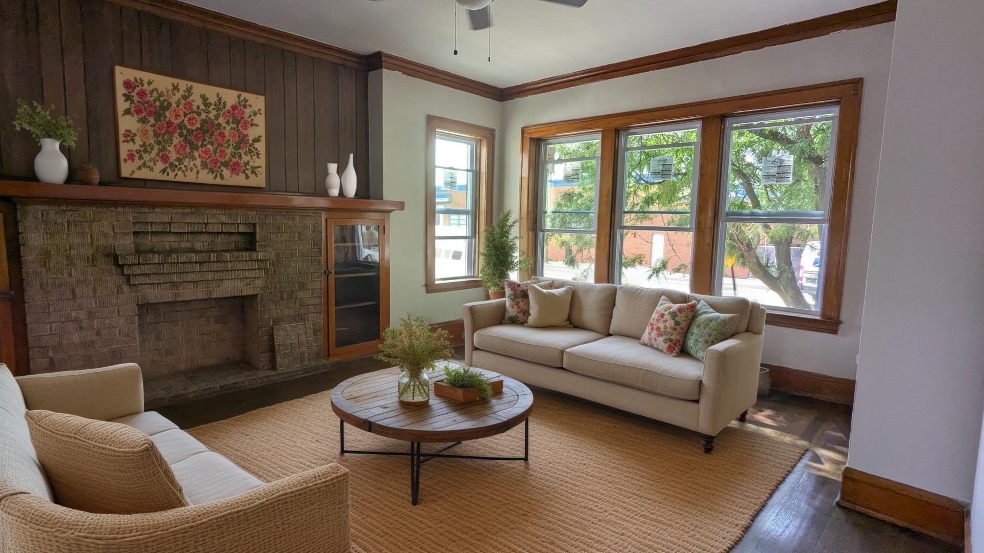 2015 N Leclaire Avenue