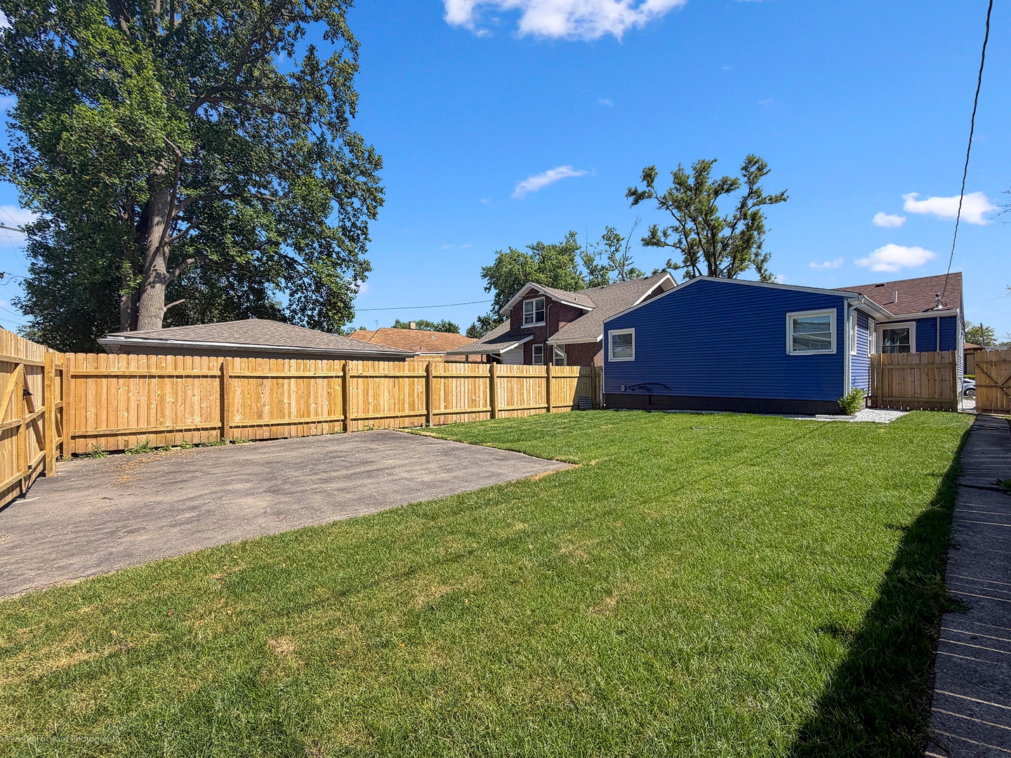 353 W 15th Place
