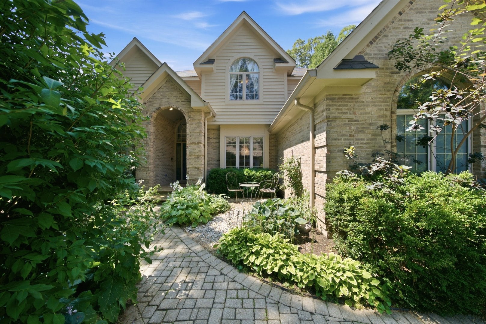 2523 Forest Court
