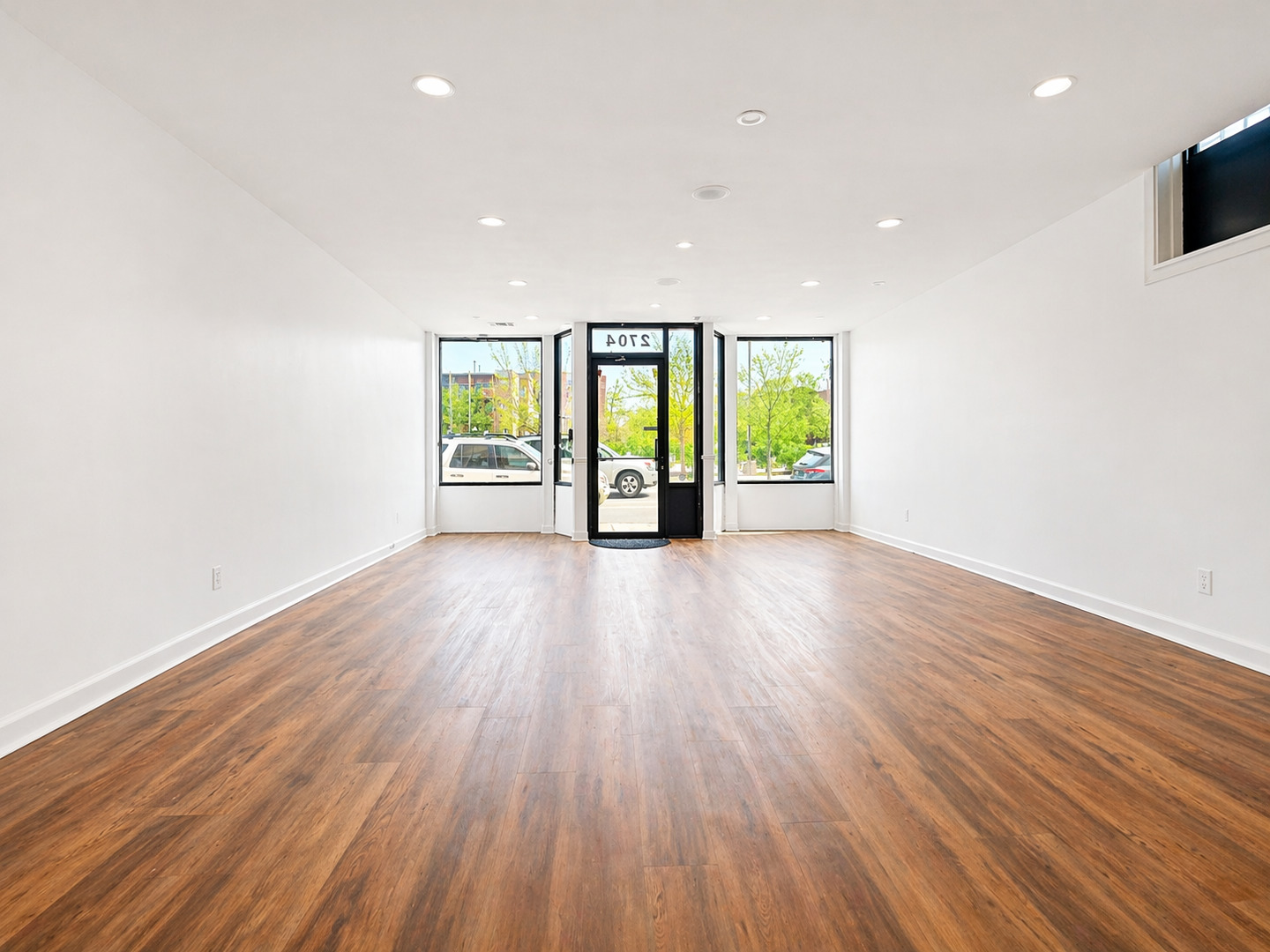 2704 N CALIFORNIA Avenue 1F