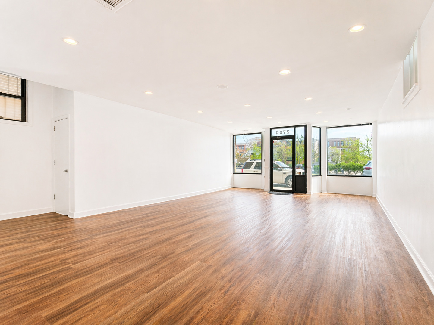 2704 N CALIFORNIA Avenue 1F