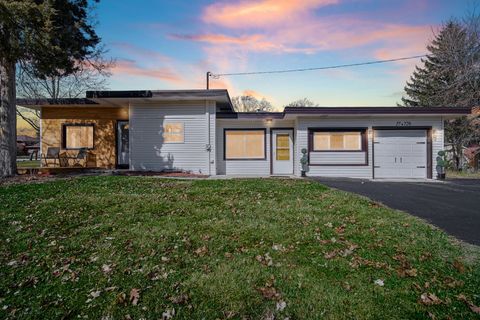 Tiny photo for 27W726 Central Avenue, Warrenville, IL 60555 (MLS # 12581060)