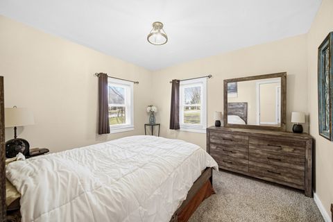 Tiny photo for 27W726 Central Avenue, Warrenville, IL 60555 (MLS # 12581060)