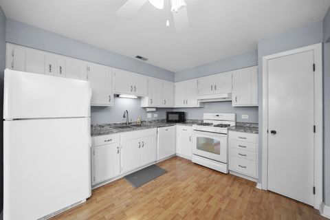 Tiny photo for 15623 Gardenview Court #3C, Orland Park, IL 60462 (MLS # 12534947)