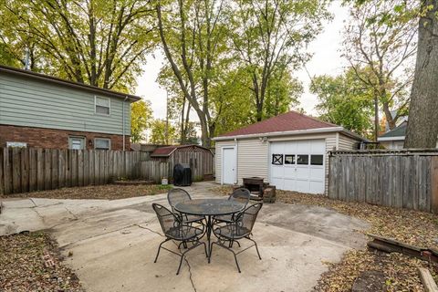 Tiny photo for 1014 N Prairie Street, Bloomington, IL 61701 (MLS # 12503931)