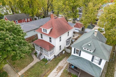 Tiny photo for 1014 N Prairie Street, Bloomington, IL 61701 (MLS # 12503931)