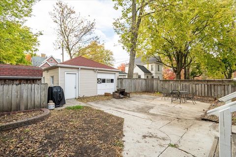 Tiny photo for 1014 N Prairie Street, Bloomington, IL 61701 (MLS # 12503931)