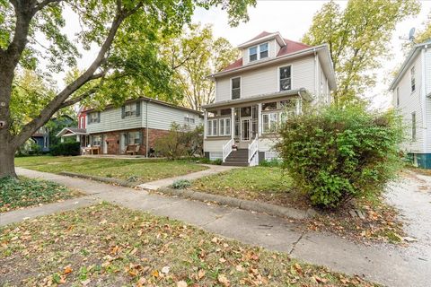 Tiny photo for 1014 N Prairie Street, Bloomington, IL 61701 (MLS # 12503931)