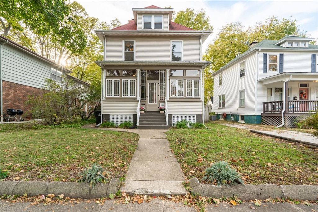 Photo for 1014 N Prairie Street, Bloomington, IL 61701 (MLS # 12503931)