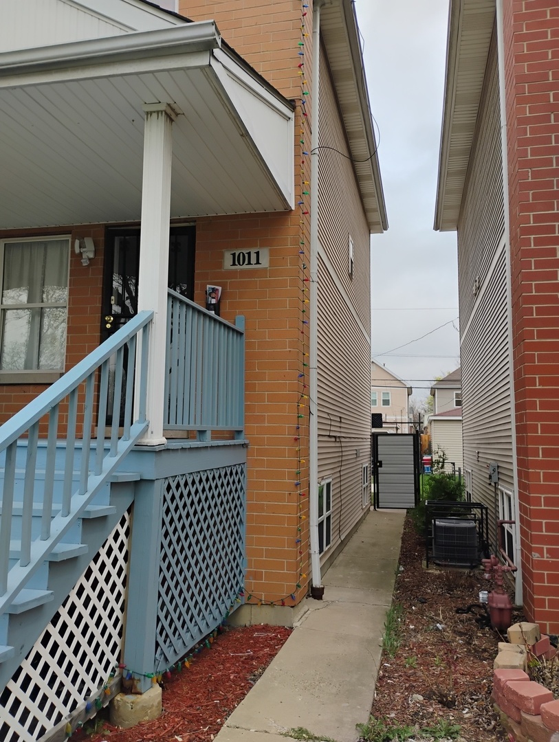 1011 N Keeler Avenue