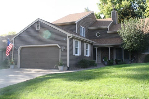 Photo of 7 Thornwood Court #7, Moline, IL 61265 (MLS # 12789534)