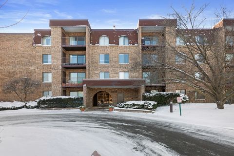 Tiny photo for 2050 Valencia Drive #300C, Northbrook, IL 60062 (MLS # 12556294)
