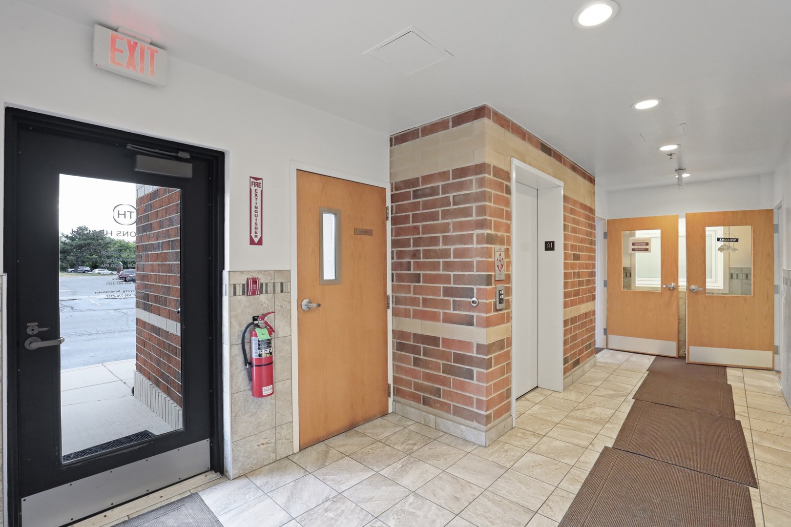 1N131 County Farm Road