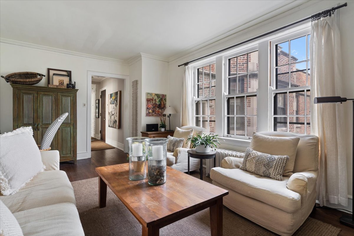 594 Sheridan Square 3