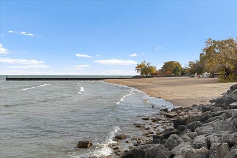 Tiny photo for 594 Sheridan Square #3, Evanston, IL 60202 (MLS # 12502349)