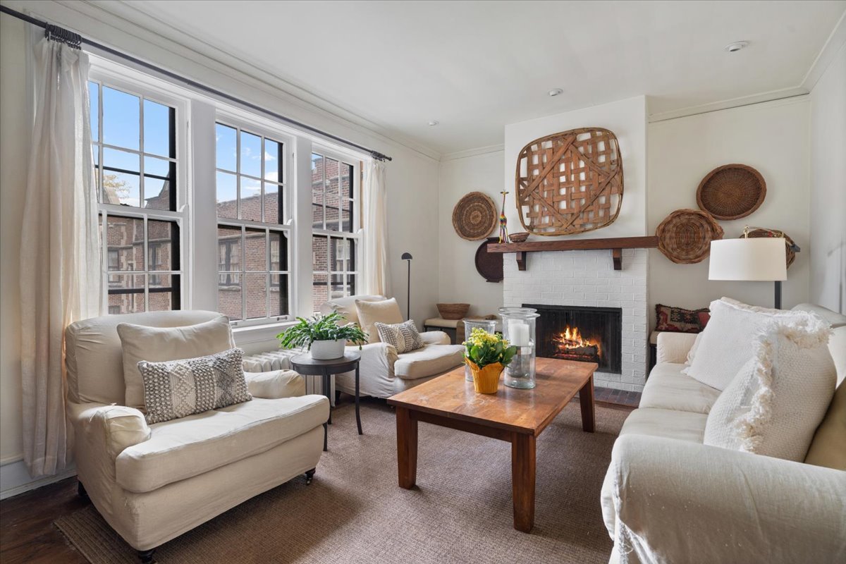 594 Sheridan Square 3