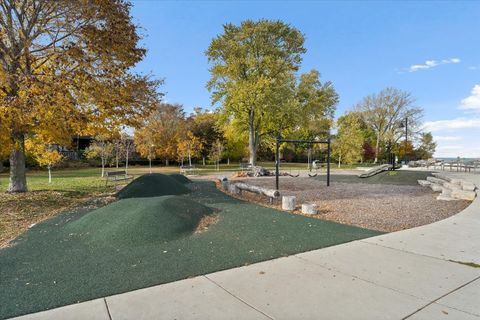 Tiny photo for 594 Sheridan Square #3, Evanston, IL 60202 (MLS # 12502349)