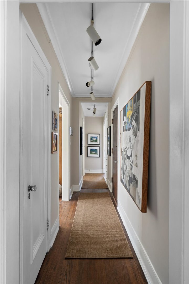 594 Sheridan Square 3