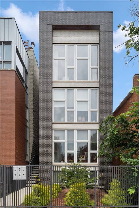 Photo of 2446 W Augusta Boulevard #3, Chicago, IL 60622 (MLS # 12729063)
