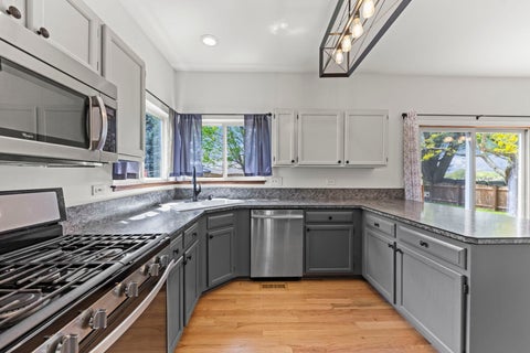 Tiny photo for 900 Chelsea Court, Aurora, IL 60504 (MLS # 12745311)