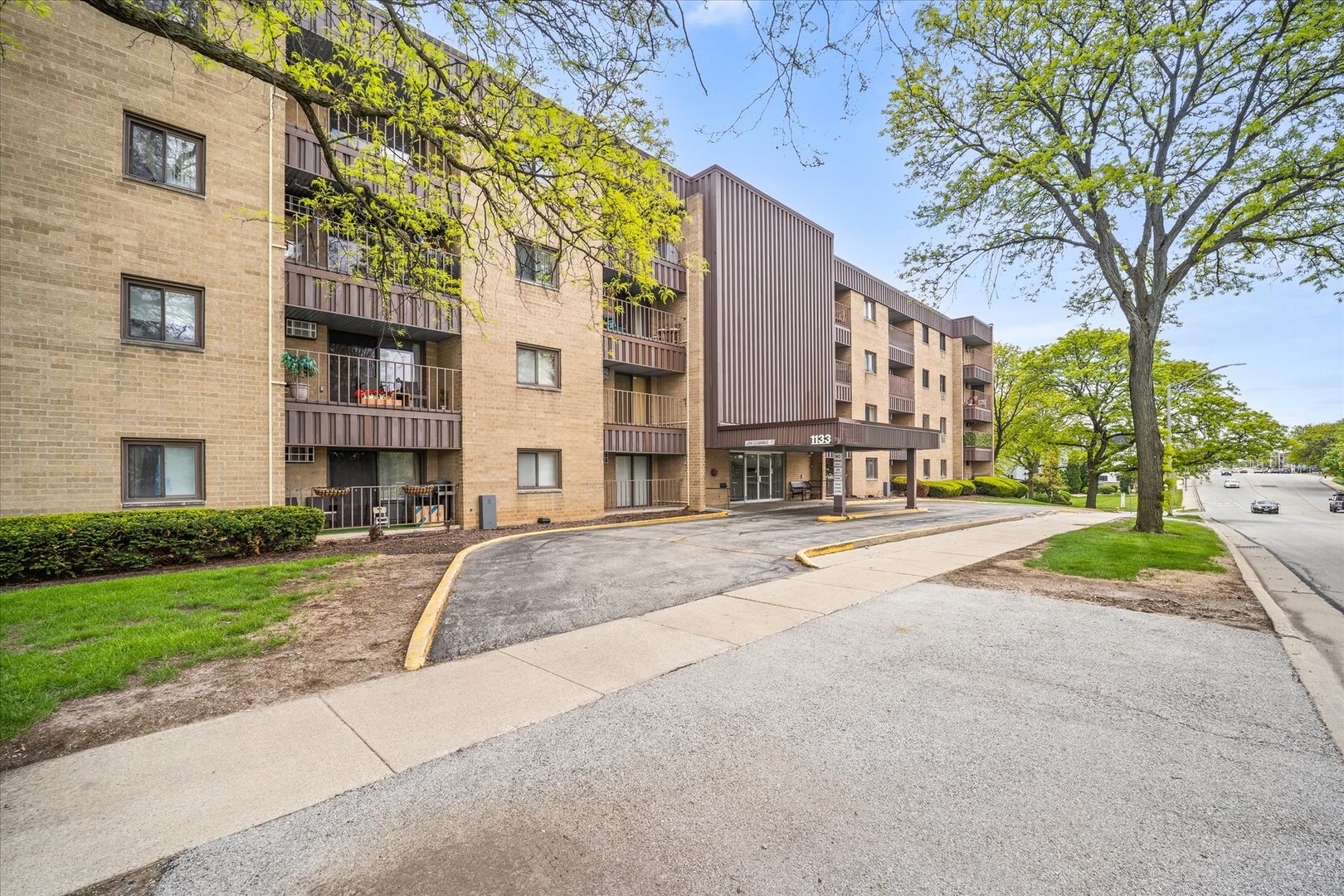 1133 S Finley Road 305